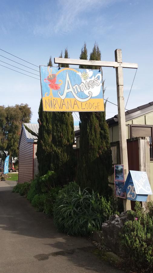 Annies Nirvana Lodge Backpackers Takaka Εξωτερικό φωτογραφία