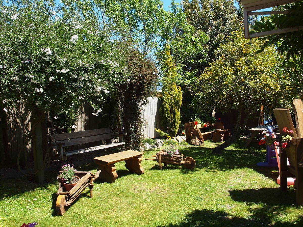 Annies Nirvana Lodge Backpackers Takaka Εξωτερικό φωτογραφία