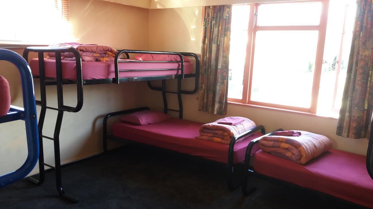 Annies Nirvana Lodge Backpackers Takaka Εξωτερικό φωτογραφία