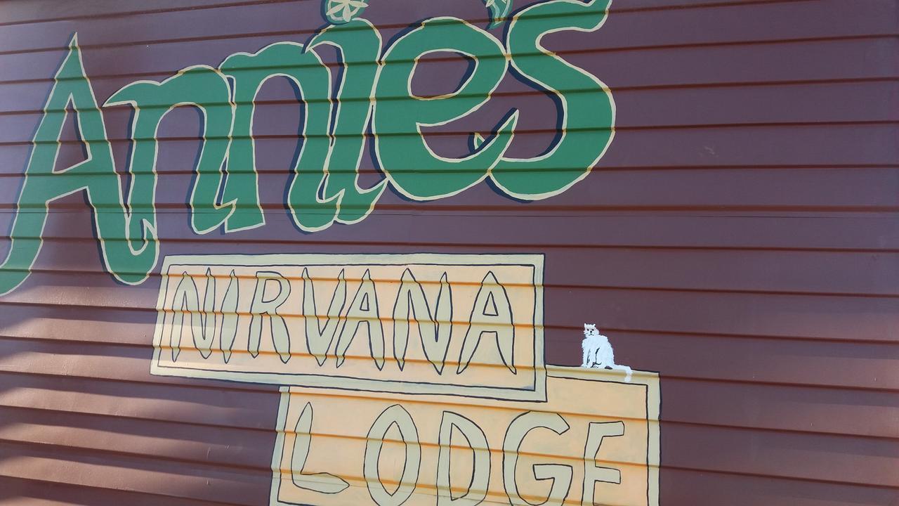 Annies Nirvana Lodge Backpackers Takaka Εξωτερικό φωτογραφία