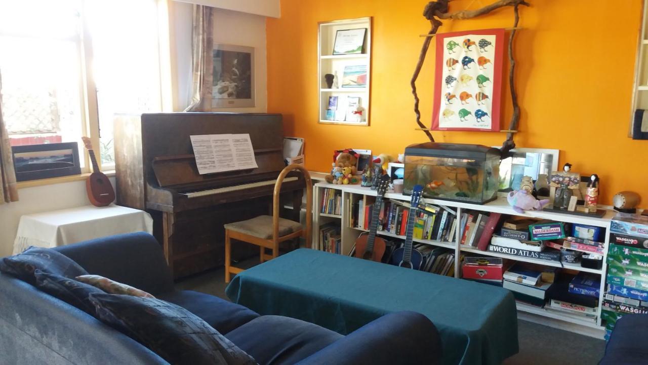 Annies Nirvana Lodge Backpackers Takaka Εξωτερικό φωτογραφία